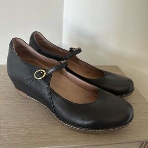 Like new Dansko Mary Jane Wedges